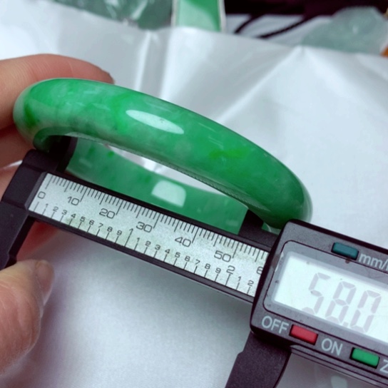 翡翠手镯未镶嵌手镯