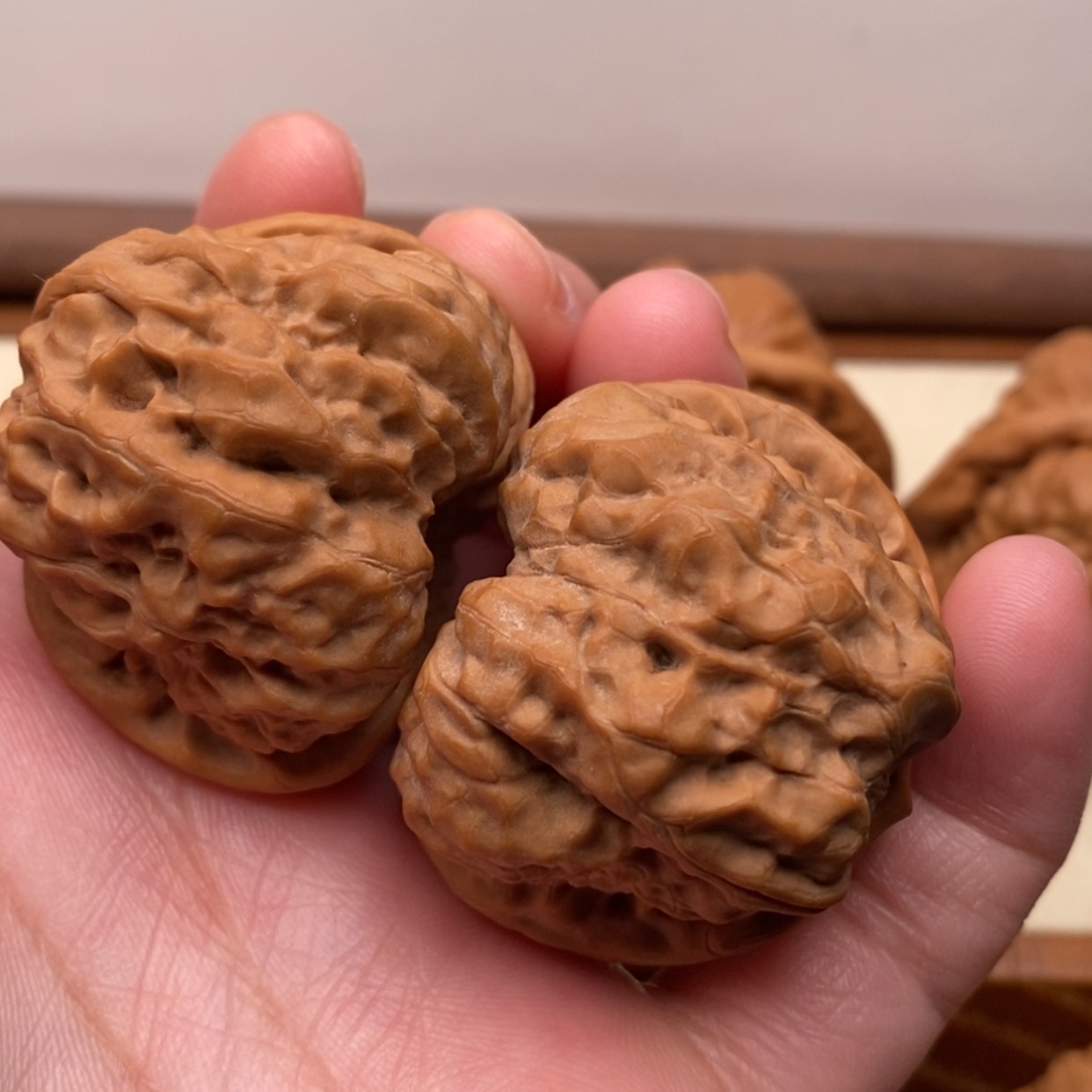 【闪购商品】把件文玩核桃漏边40左右