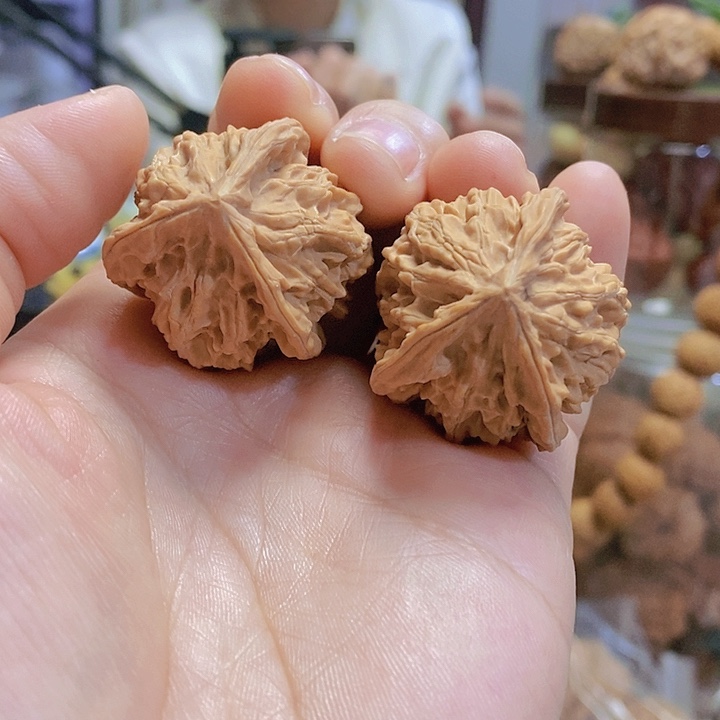 【闪购商品】文玩核桃把件32盘山三棱