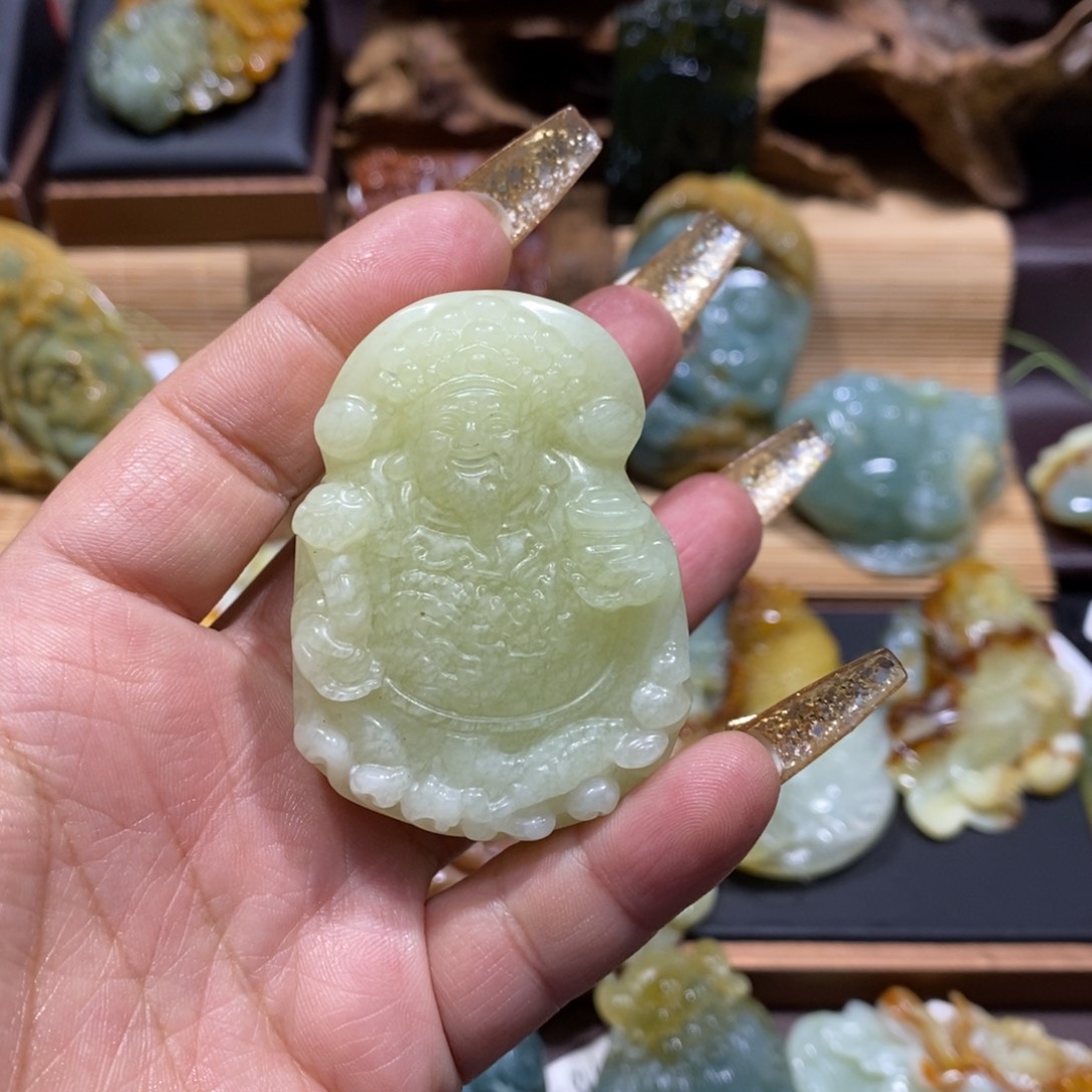 蛇纹石玉颈饰未镶嵌