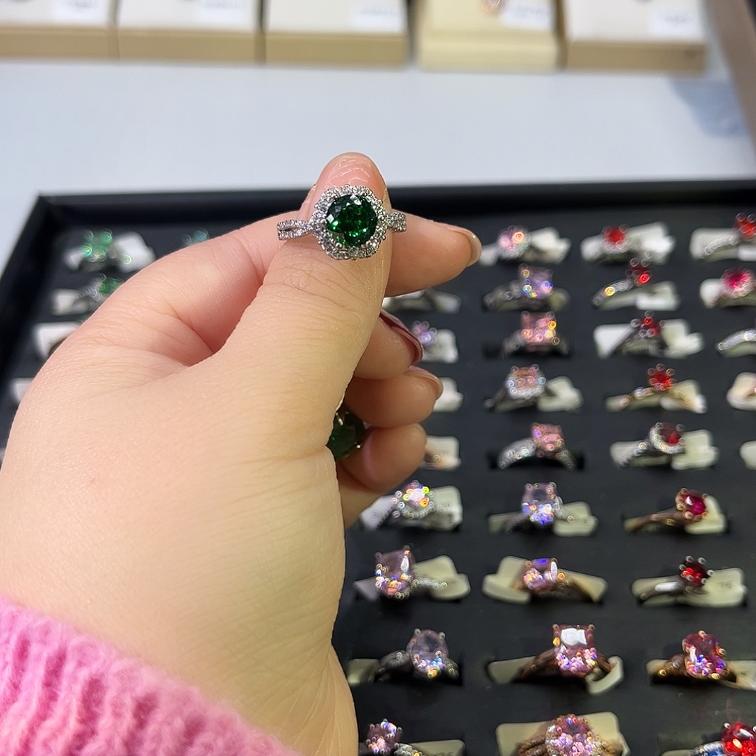 莫桑石非金属B K白爱莎深绿星空两卡-12