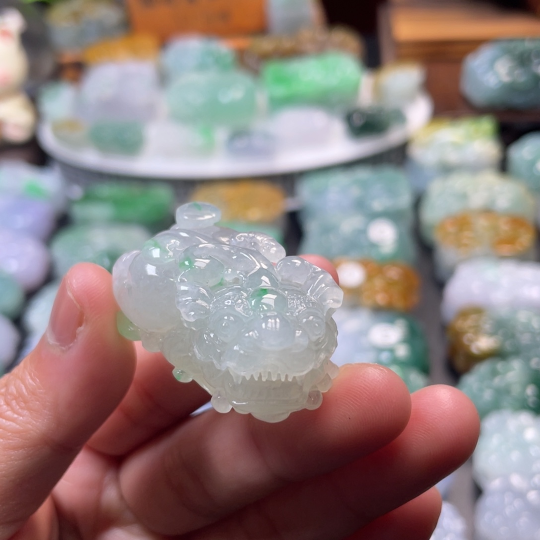 翡翠未镶嵌颈饰貔貅