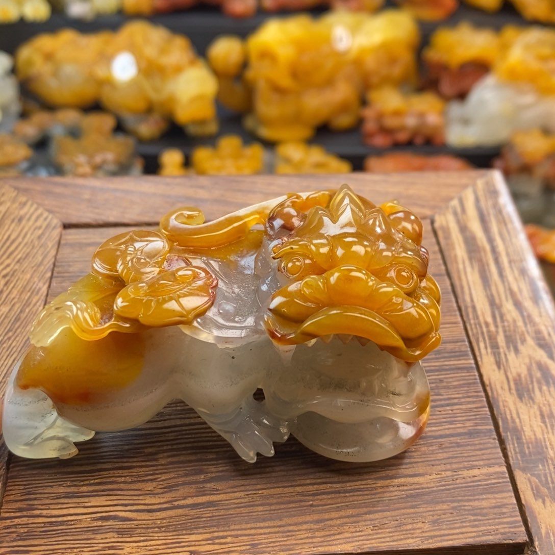 石英质玉（黄龙玉）未镶嵌颈饰