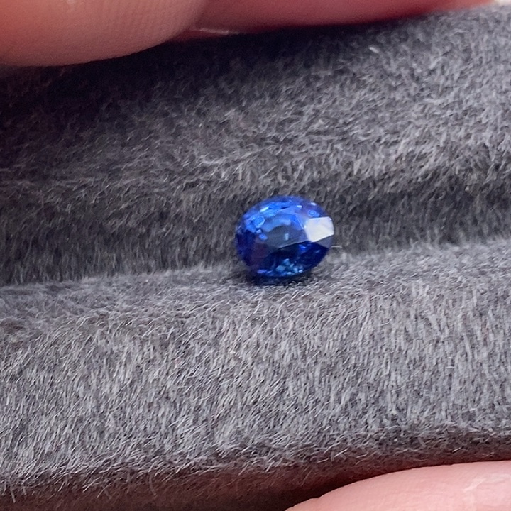 叶***蓁蓝宝石裸石1.56克拉