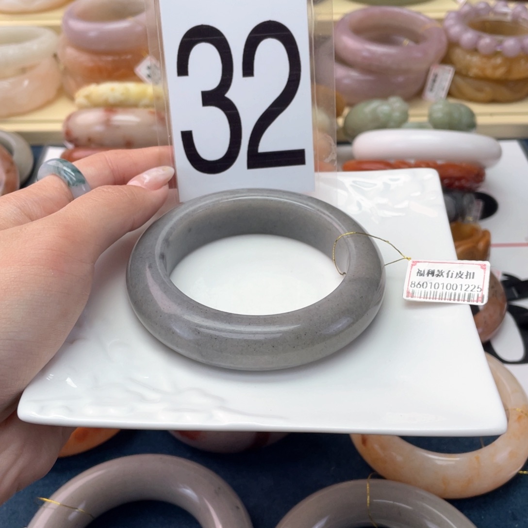 石英岩玉未镶嵌手镯