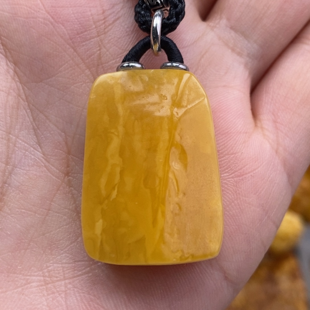 琥珀吊坠(赠链)未镶嵌