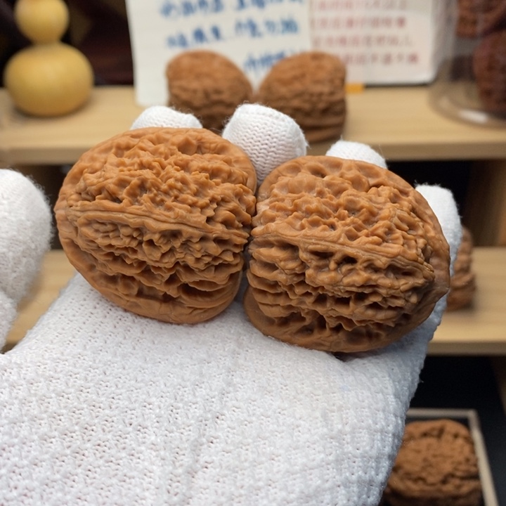 吊坠文玩核桃三角卍字拧花纹高炮41尺2141