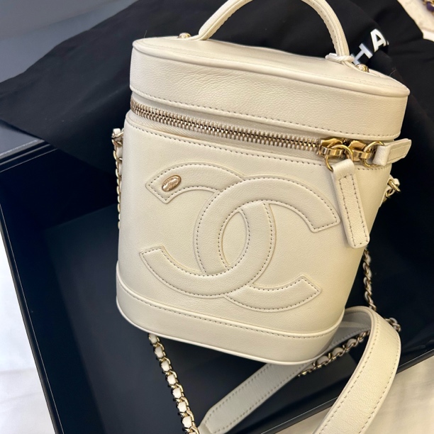 95新 Chanel/香奈儿 多多奢品/香奈儿发财水桶斜挎包/98新包展