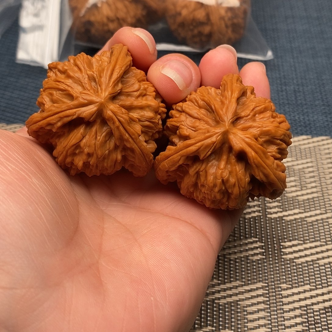 *****文玩核桃吊坠三棱