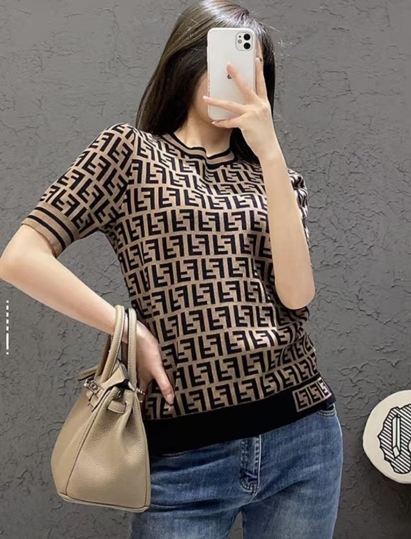 未使用 FENDI/芬迪 NN 满印字母图案圆领短袖针织衫女款FZY702