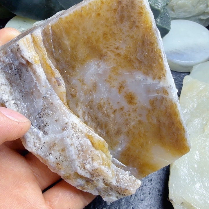 和田玉（糖玉）未镶嵌珠宝奇石