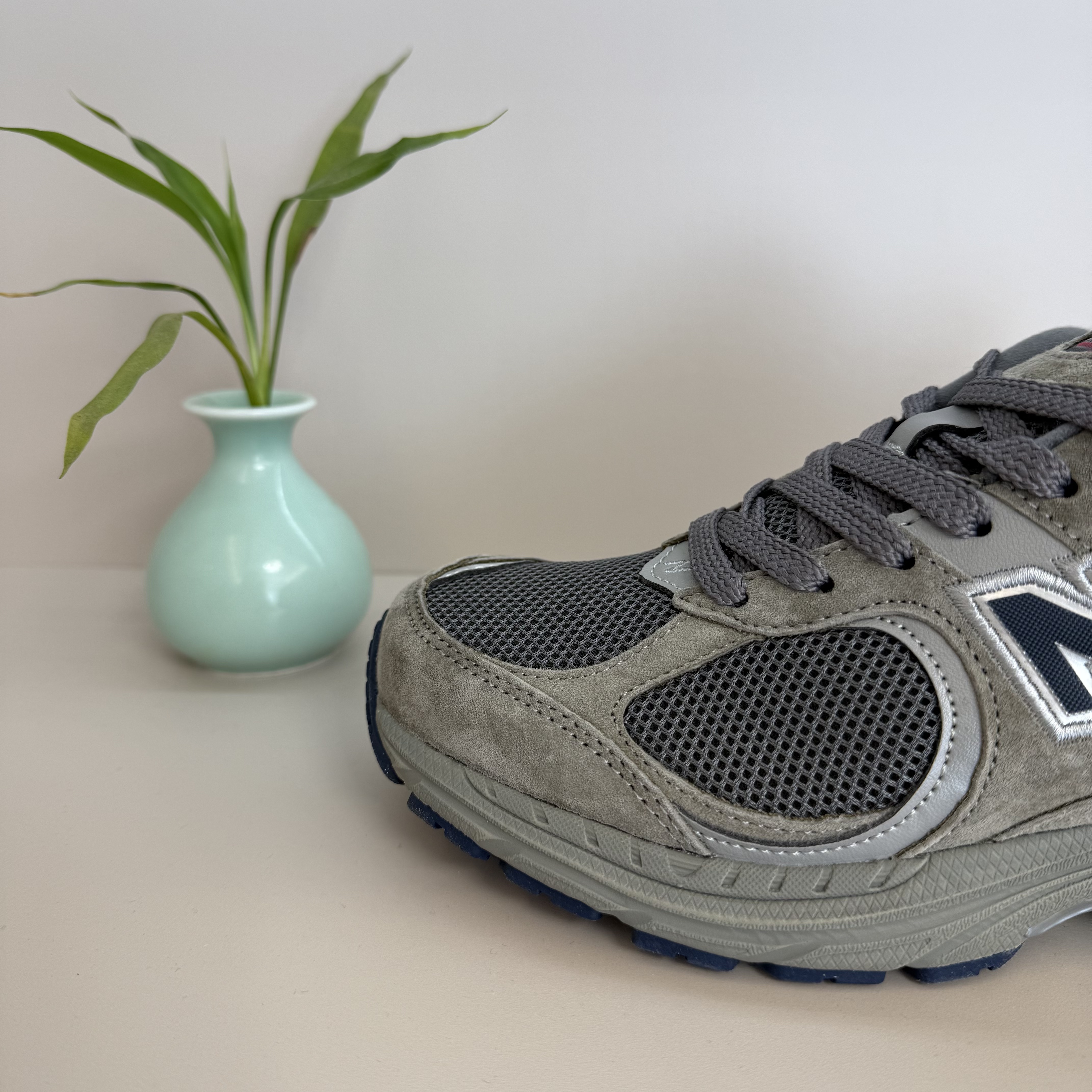 2002R 秋冬耐磨抓地跑步鞋新款户外透气旅游鞋男女老爹鞋