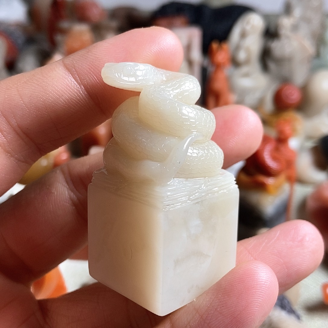 老挝石小白蛇印章作品