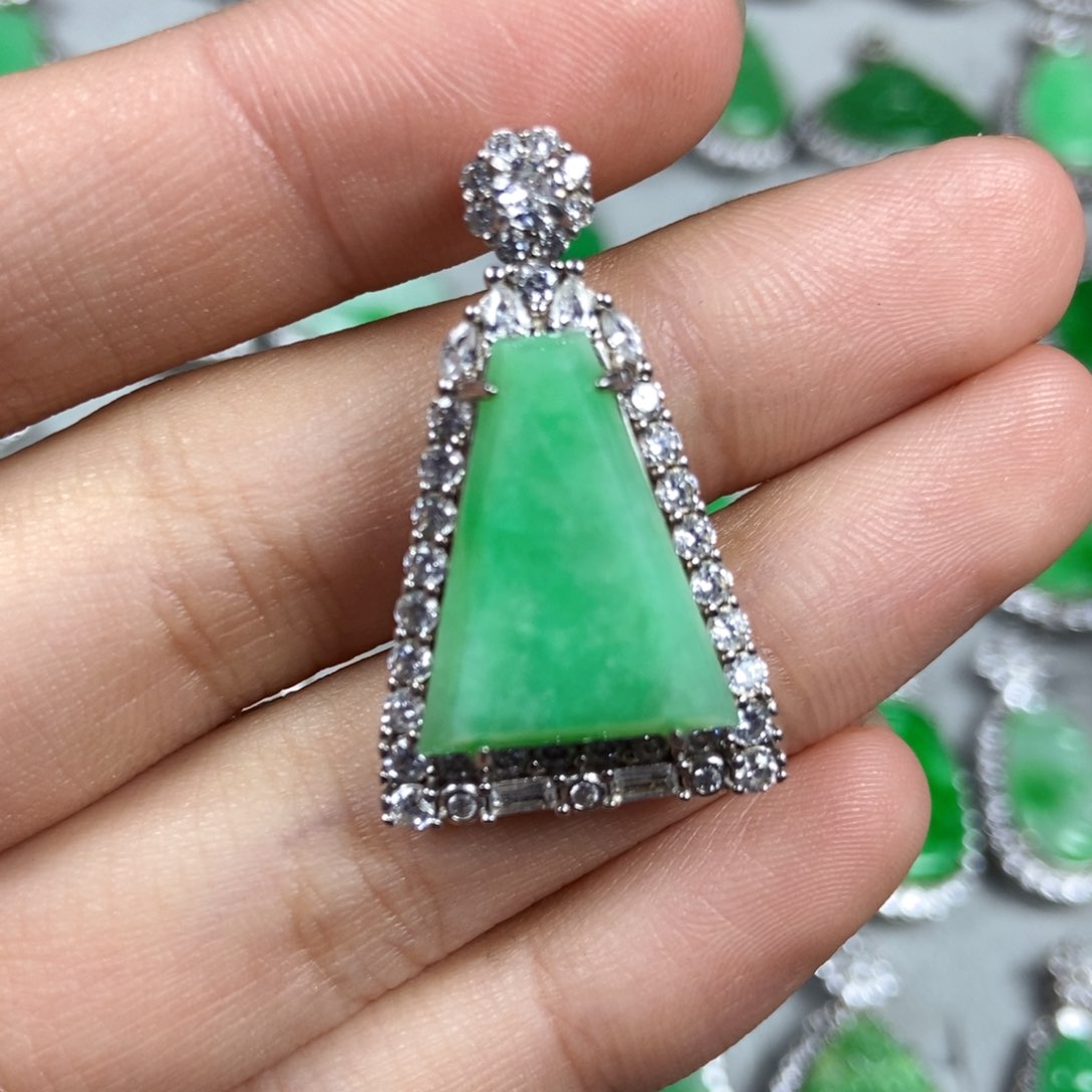 颈饰未镶嵌翡翠无事牌