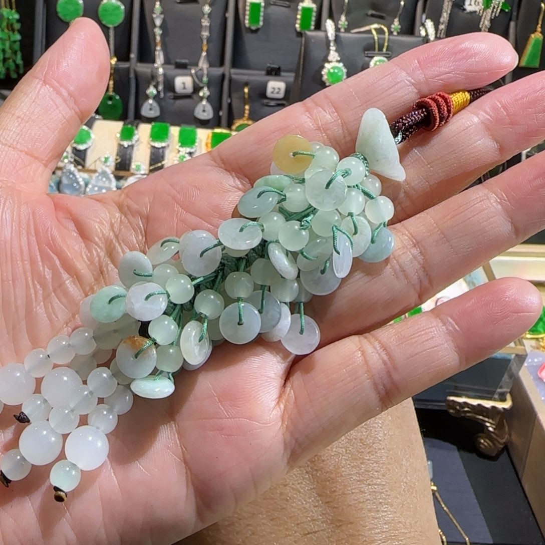 翡翠未镶嵌颈饰包挂