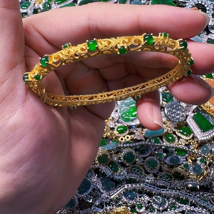 翡翠颈饰未镶嵌天然Ａ货翡翠放漏