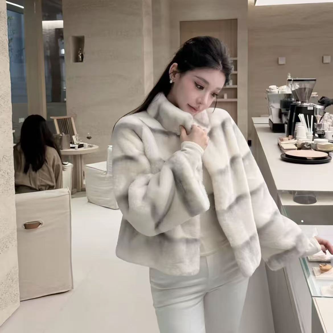 雪山晕染仿獭兔毛毛双色渐变手工渲染高级感宽松外套女短款立领冬