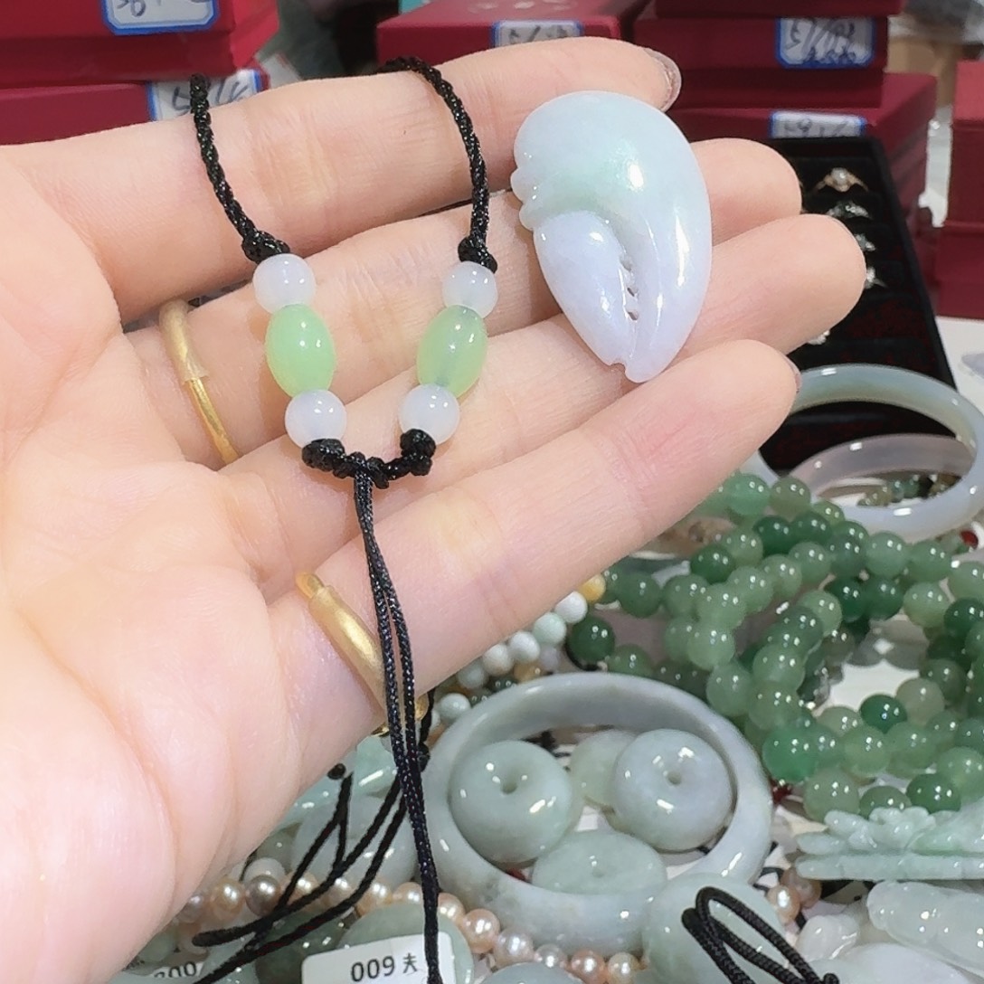 這***假翡翠未镶嵌颈饰5319