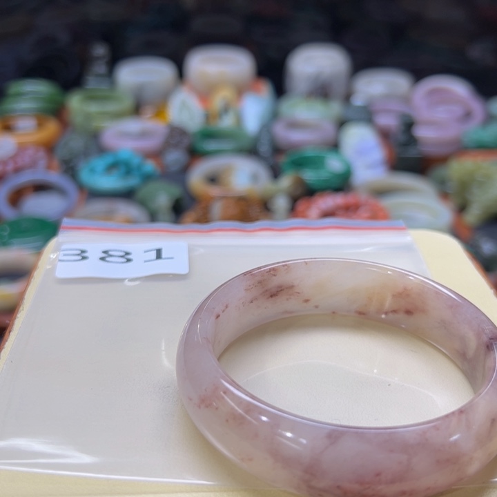 石英质玉手镯未镶嵌坦****?381