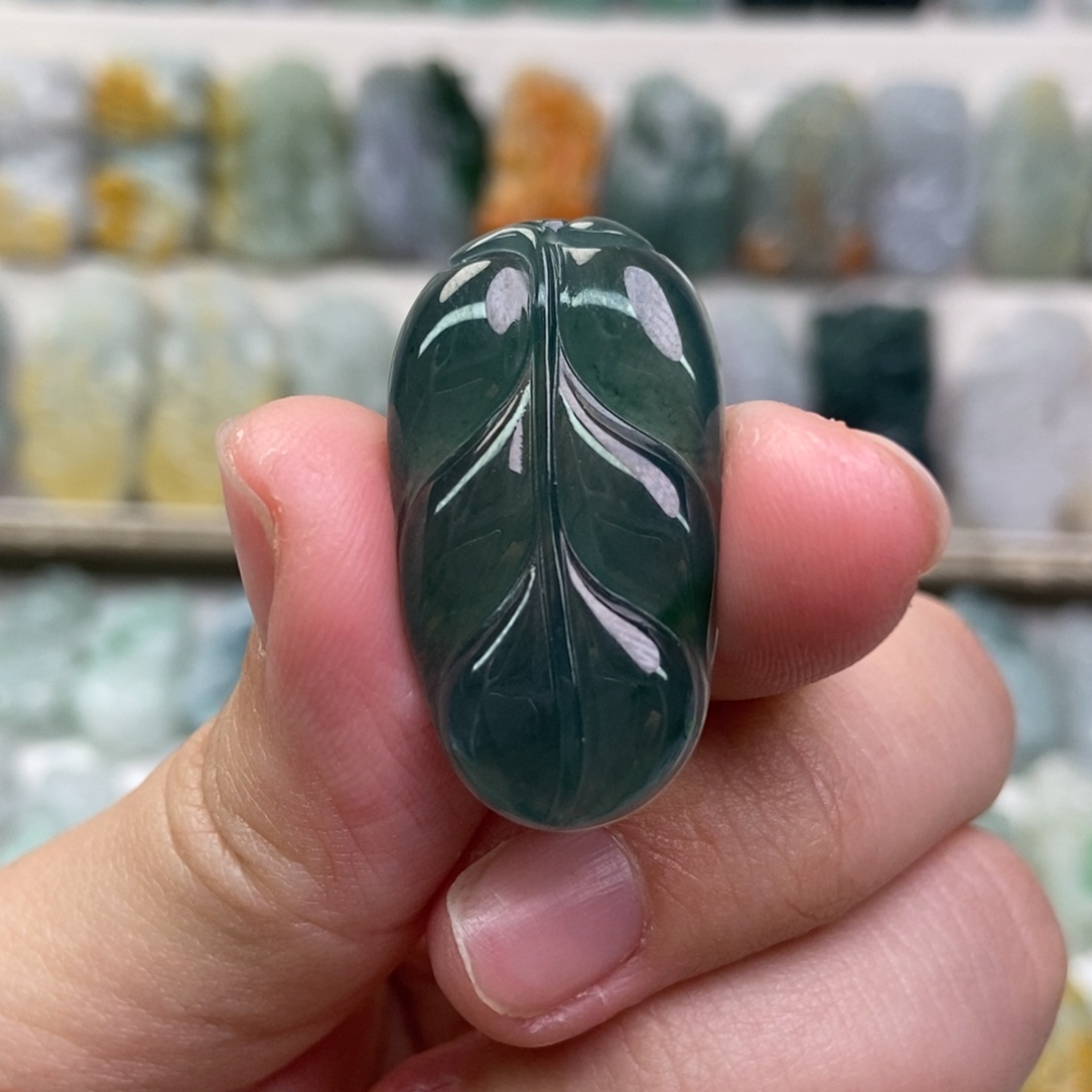 翡翠吊坠(赠链)未镶嵌