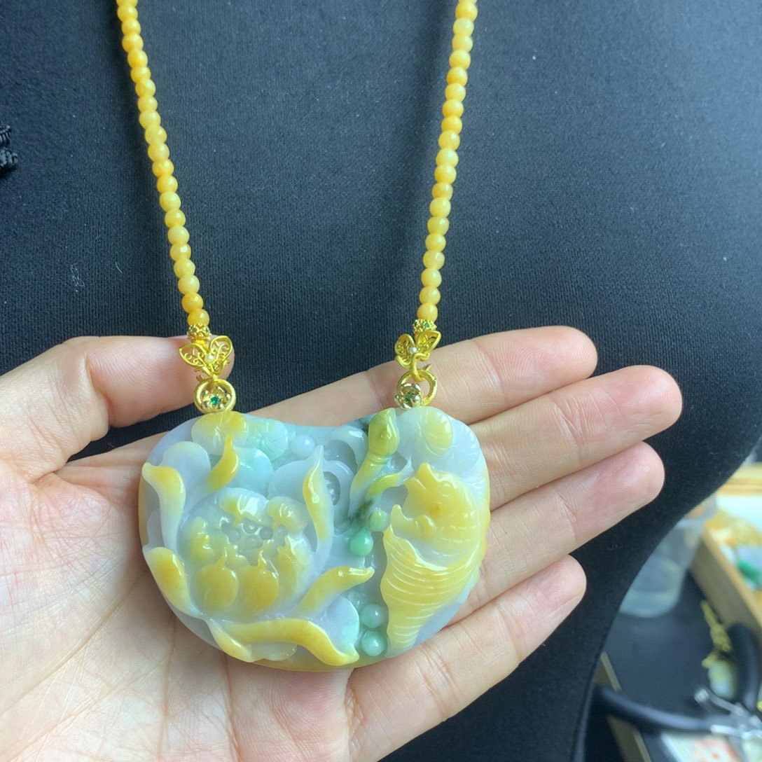 翡翠颈饰未镶嵌翡翠