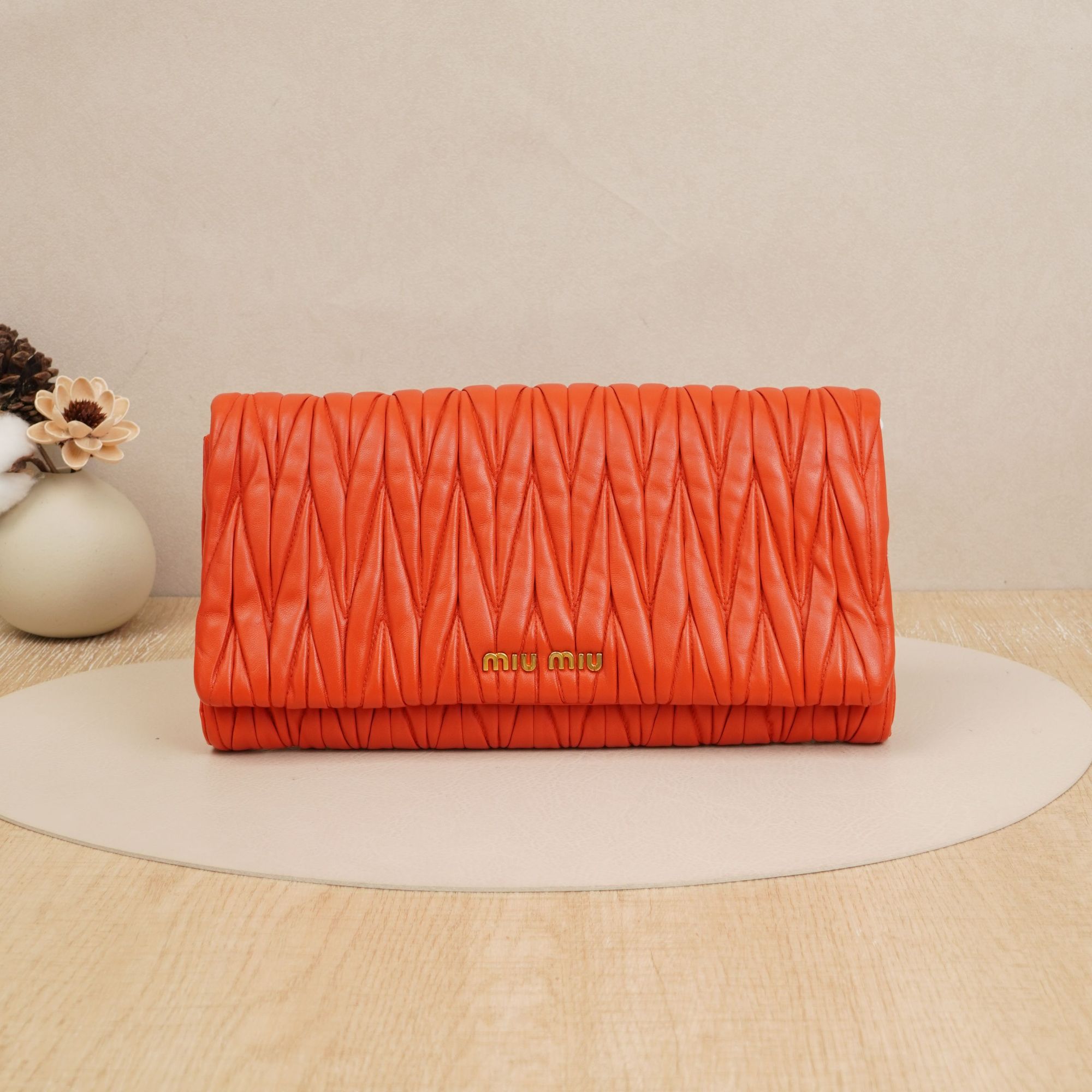 95新 MIU MIU/缪缪 缪缪褶皱单肩包中号红色羊皮/DS034509