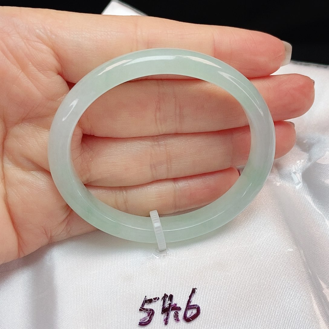 翡翠手镯未镶嵌贵妃