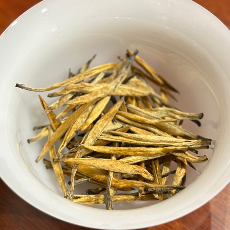 云南临沧凤庆滇红大金针红茶单芽全黄蜜香口感甜润