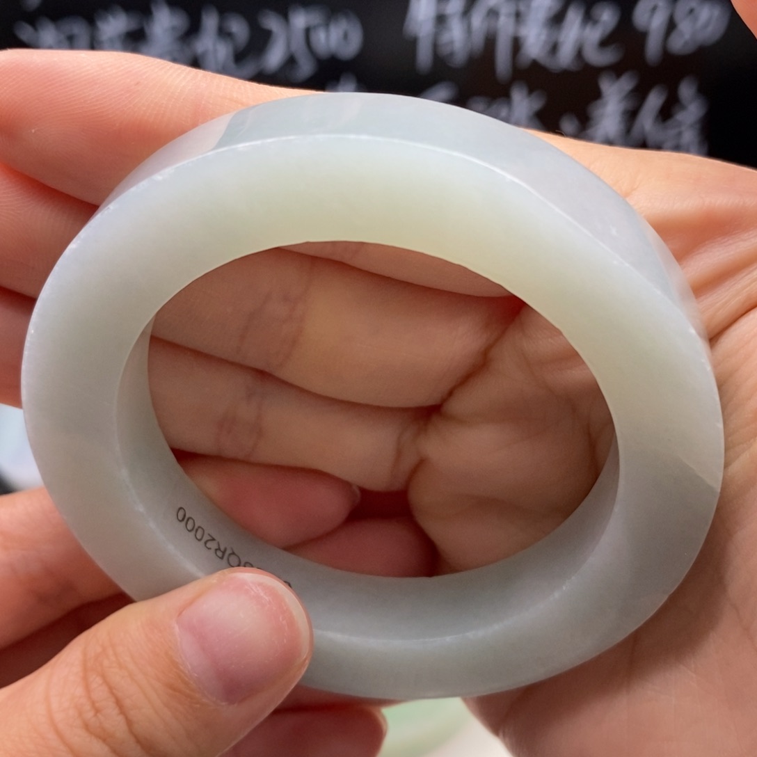 定制翡翠翡翠手镯未镶嵌小*?