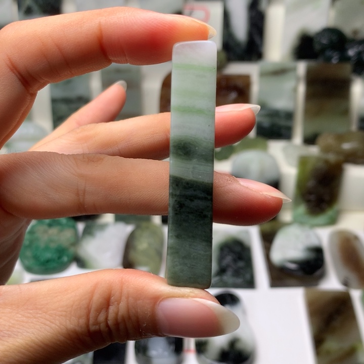 独山玉未镶嵌颈饰