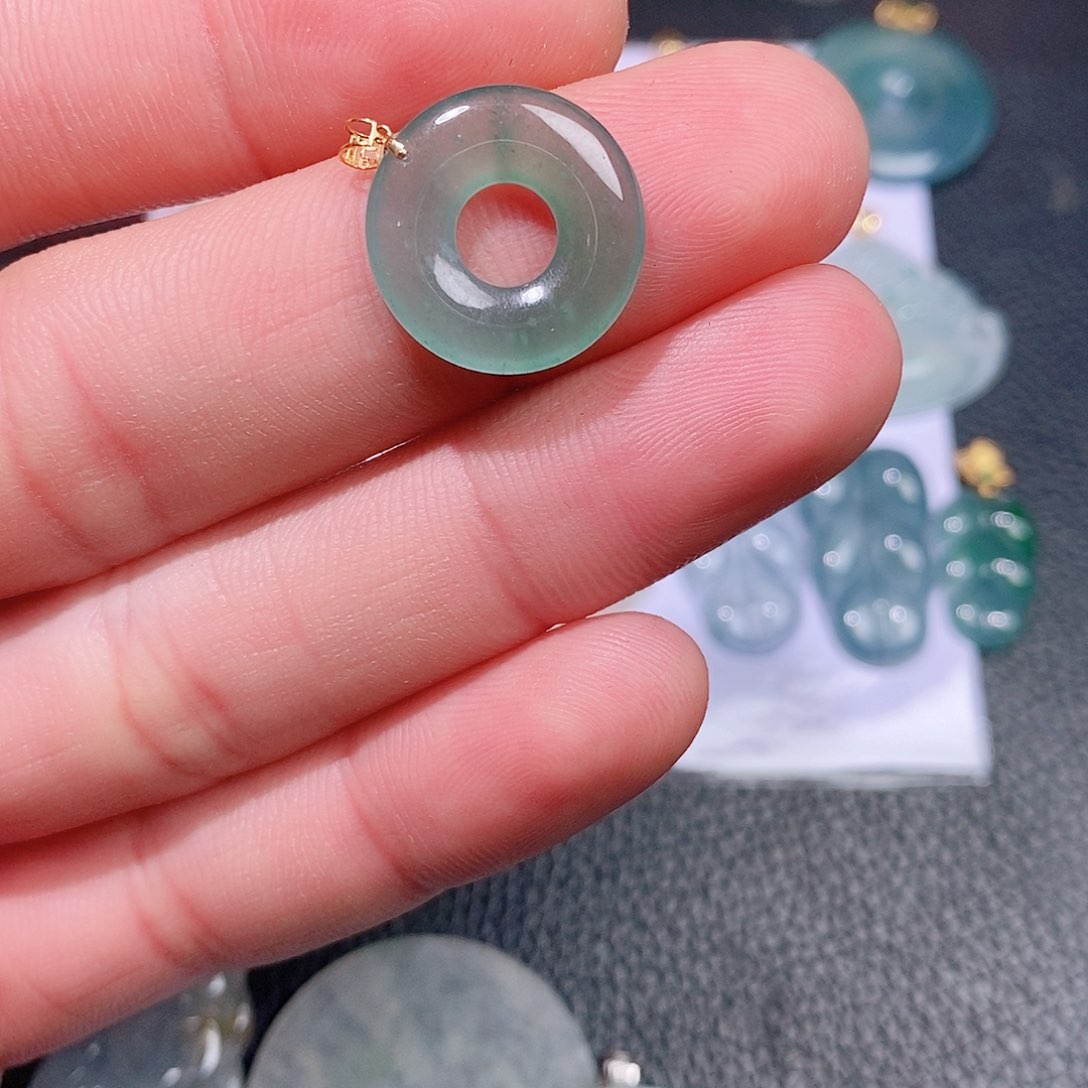 翡翠吊坠(不含链)18K金镶嵌