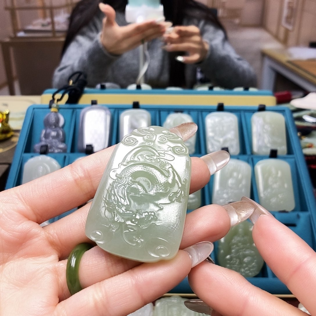 和田玉颈饰未镶嵌蚌****洗