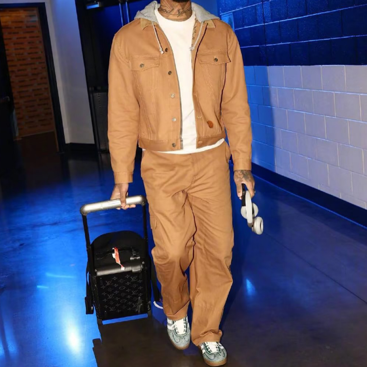 99新 GUCCI/古驰 46码/标贴纯色连帽牛仔夹克棕色外套/18139196