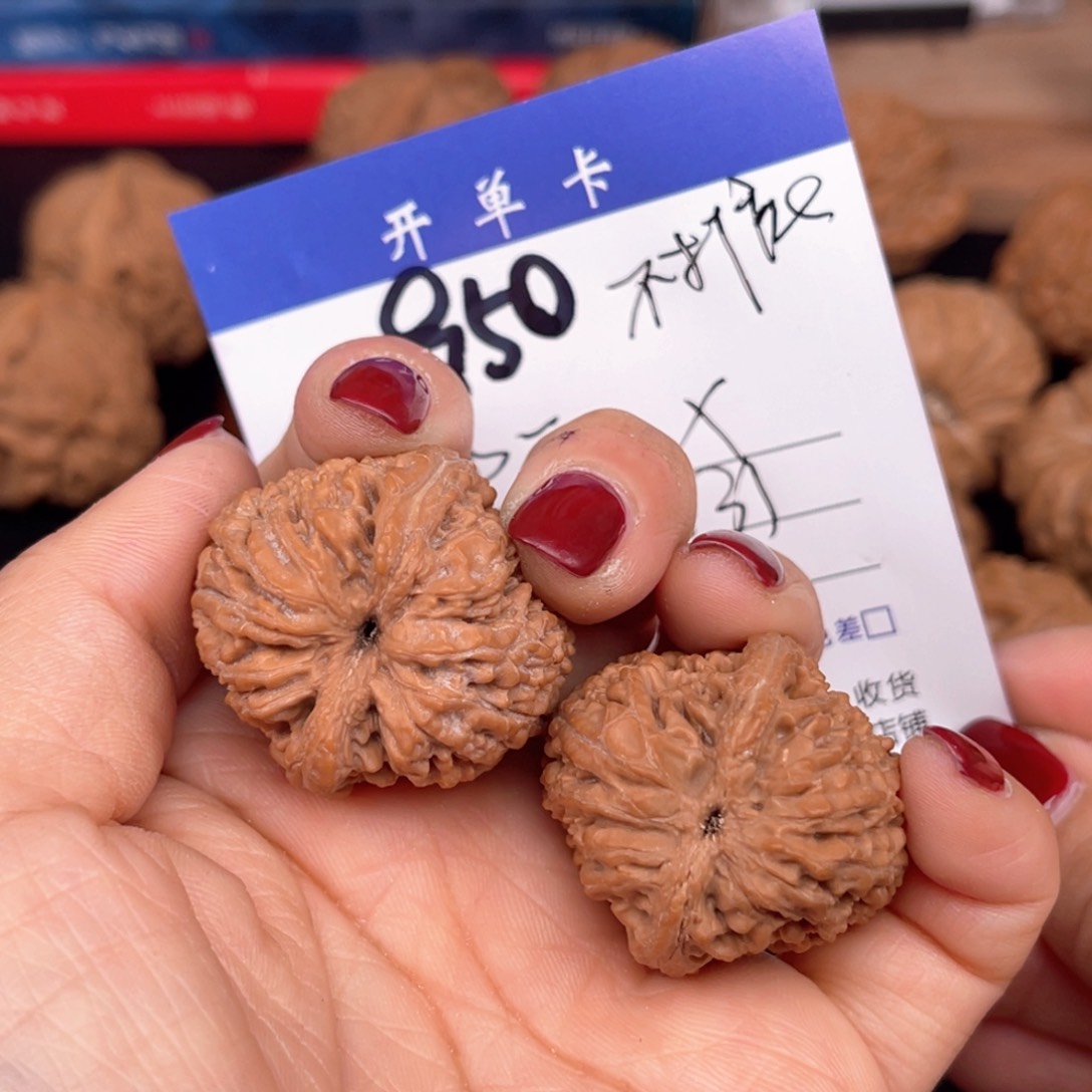 文玩核桃吊坠那*?大蒜头31尺。 950