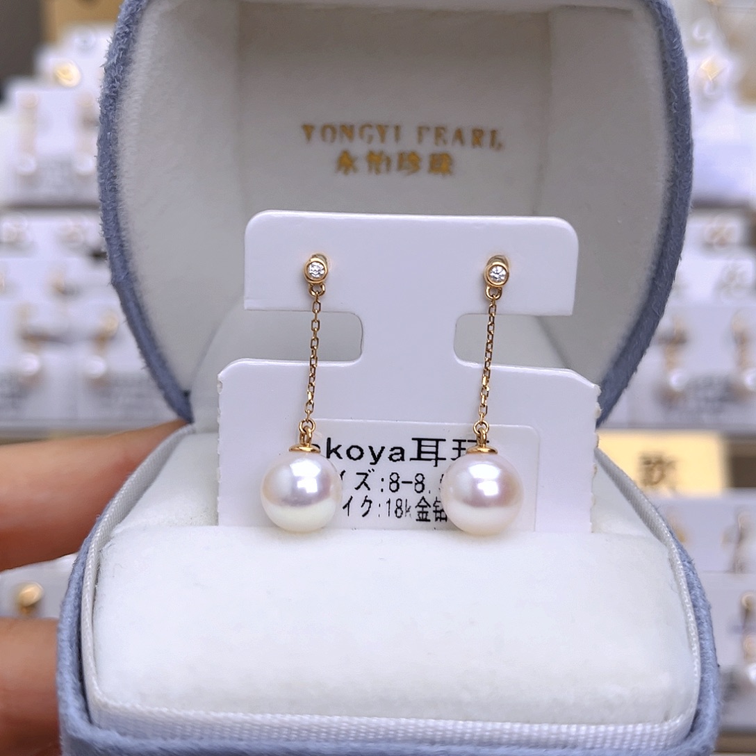 18K金镶嵌海水珍珠耳饰