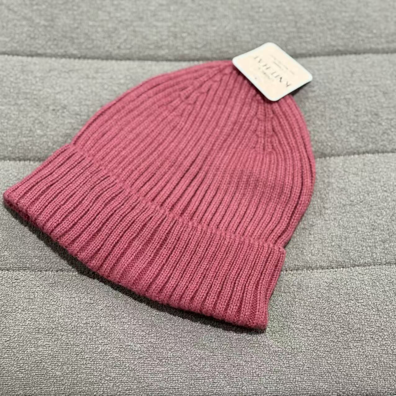 西瓜粉粗条纹针织帽，发1 