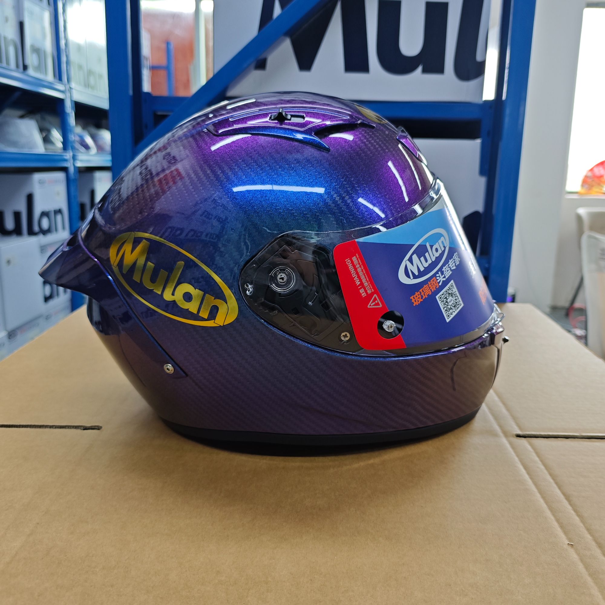 Mulan木兰将军一代小尾翼极光变色龙碳纤维+凯夫拉+玻璃钢赛盔