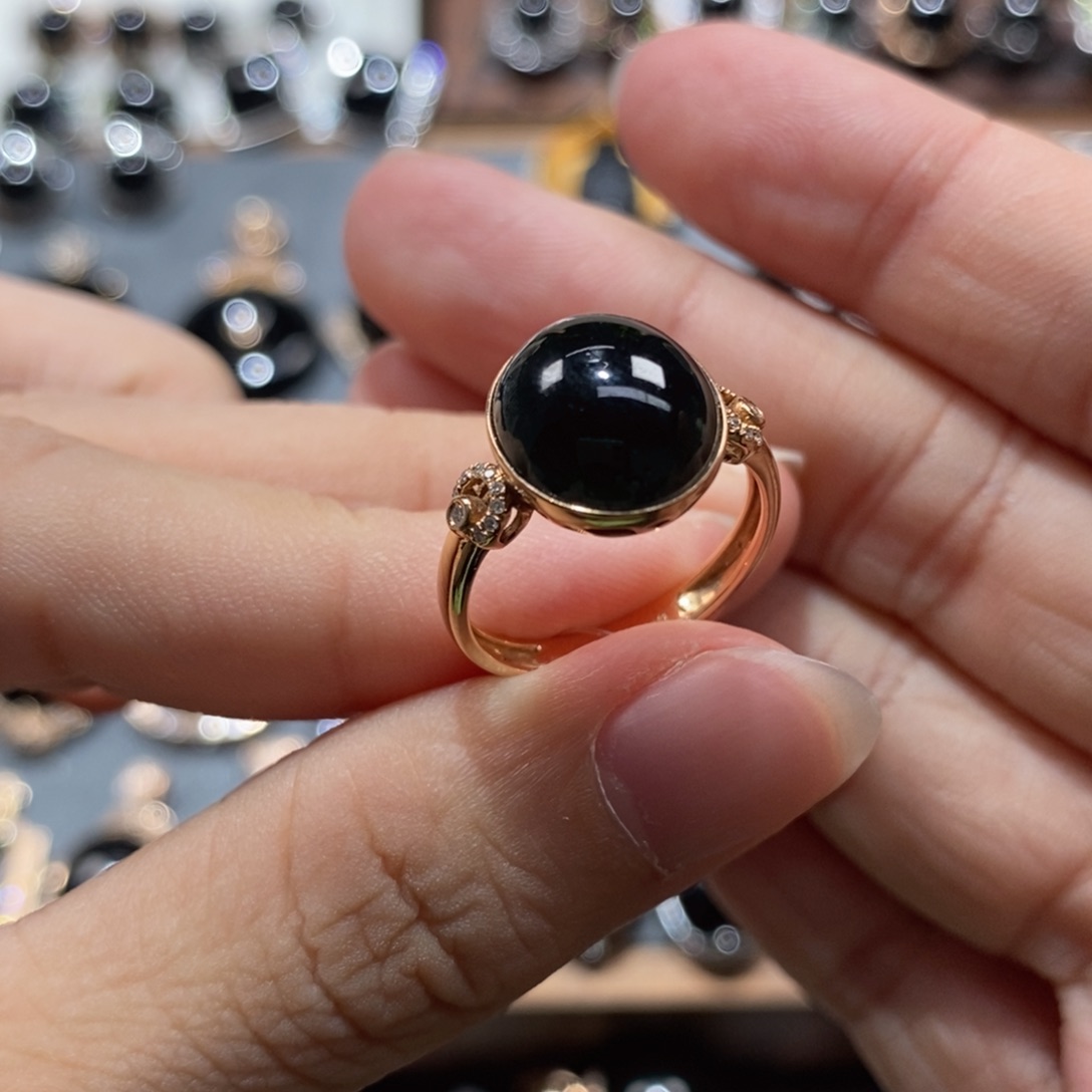 翡翠18K金镶嵌戒指