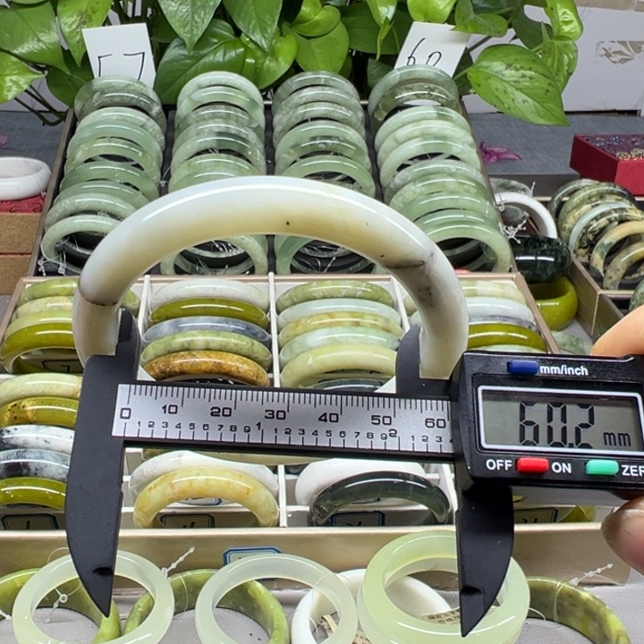 蛇纹石玉未镶嵌手镯6