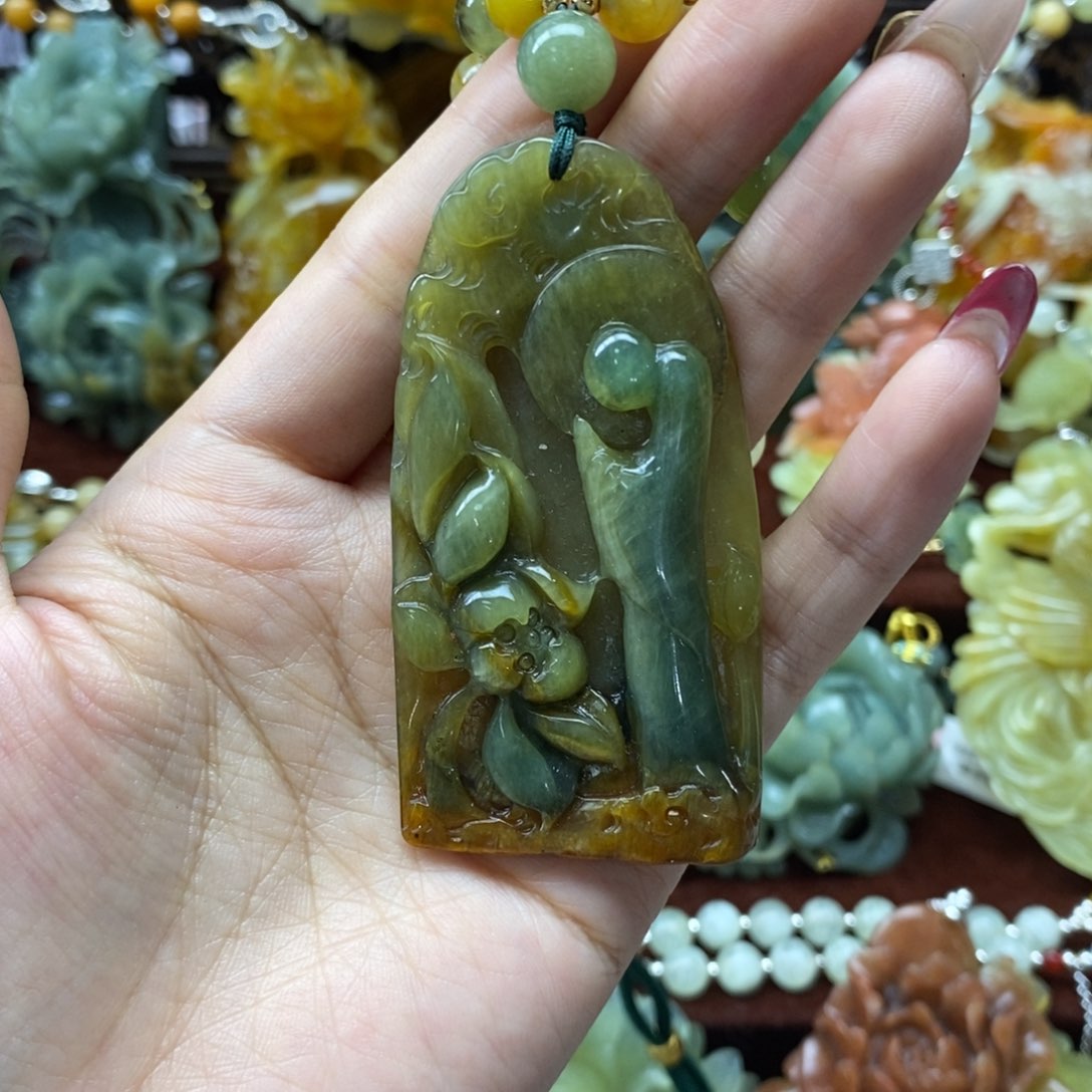 蛇纹石玉挂件未镶嵌