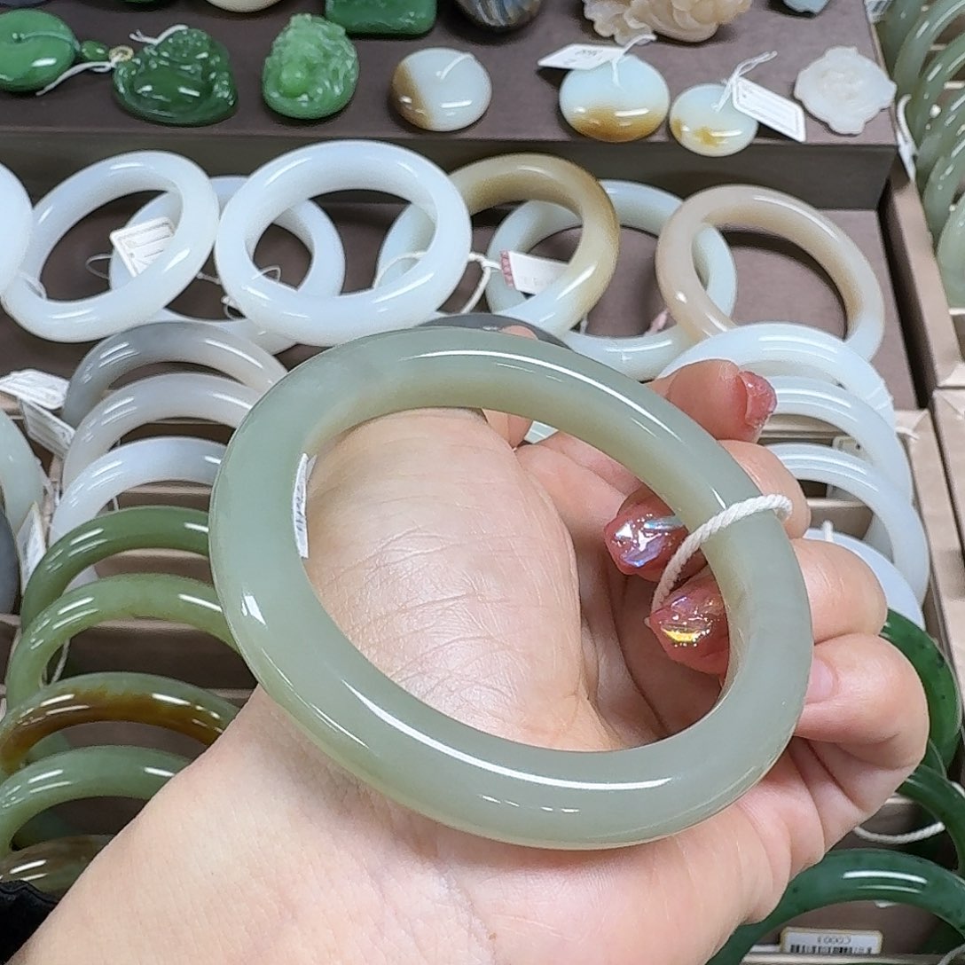 和田玉手镯未镶嵌