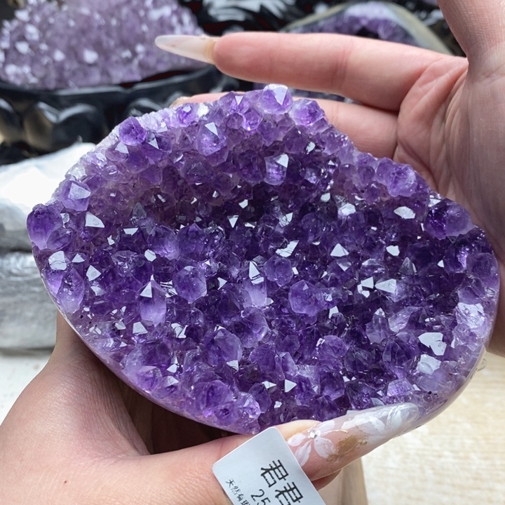 紫晶未镶嵌大型摆件（非配饰）