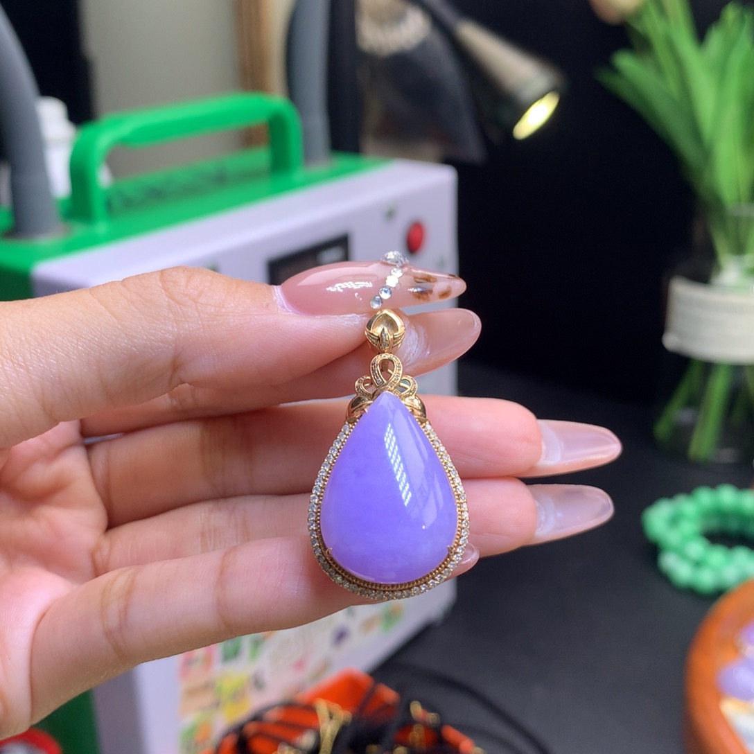 翡翠18K金镶嵌颈饰