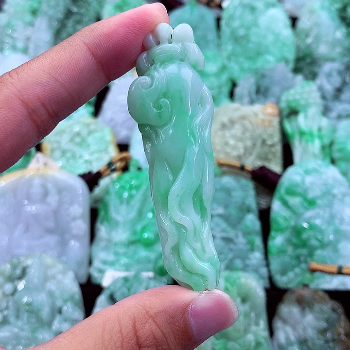 吊坠(不含链)未镶嵌翡翠