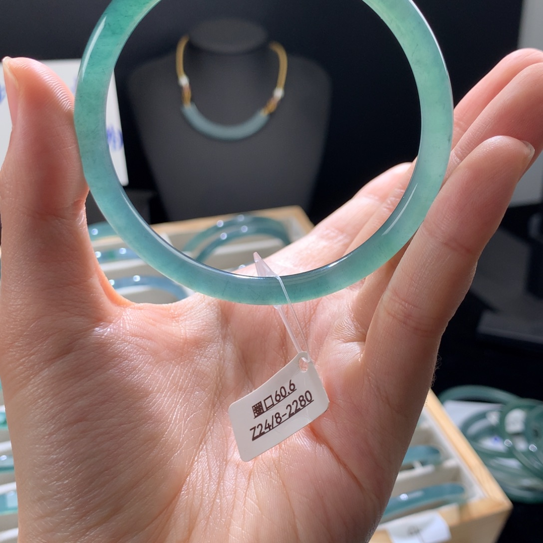 翡翠未镶嵌手镯天然翡翠手镯