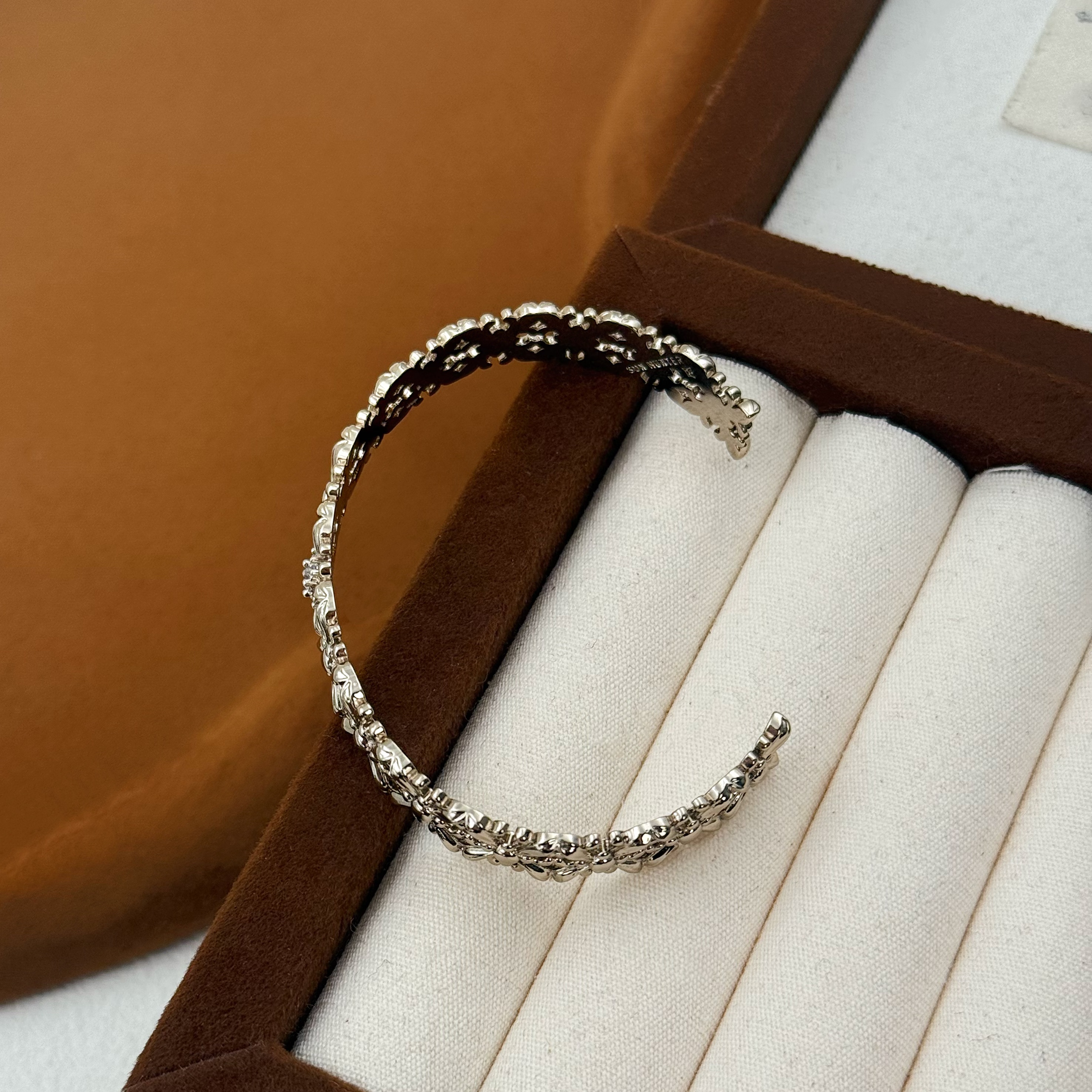 铜合金手镯 佳佳（AD2）内径57毫米 鸢尾花开口手镯