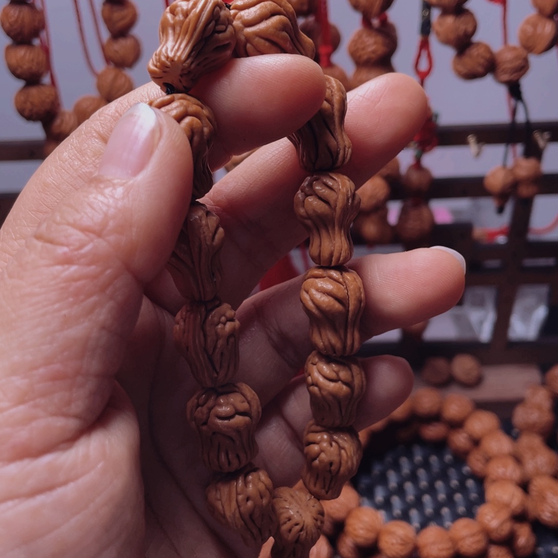 木质类龙纹桃枭手串