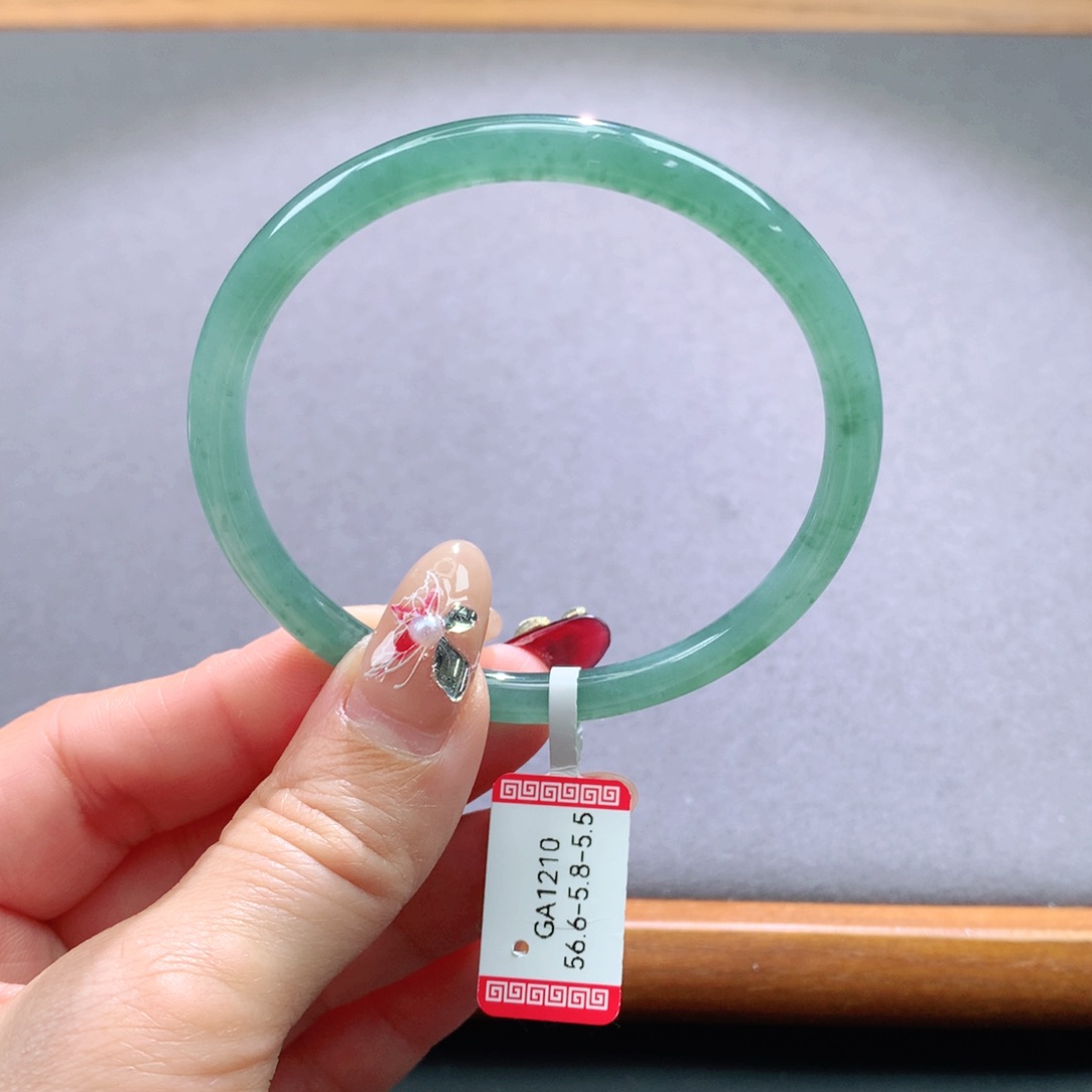 翡翠手镯未镶嵌天然翡翠手镯叮当镯