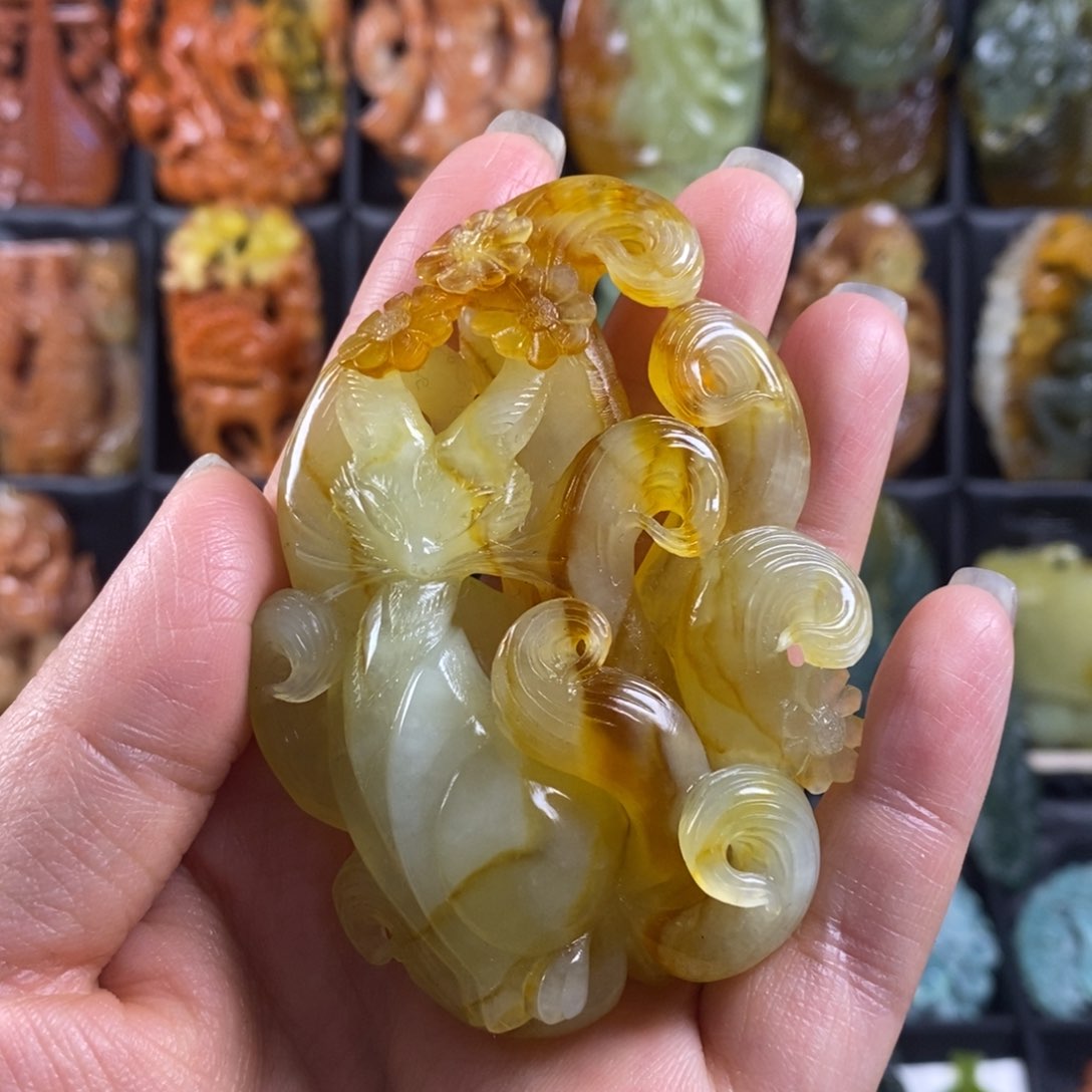 蛇纹石玉颈饰合金卢****调