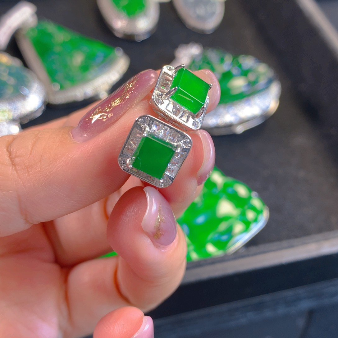 翡翠颈饰银S925镶嵌翡翠